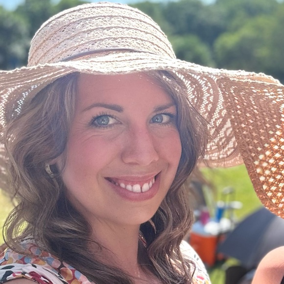 Meet your Posher, Racquel - Picture 2 of 2